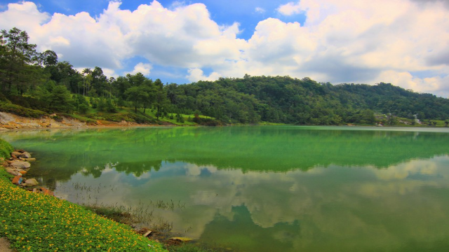 Danau Linow: Keindahan Alam Berwarna di Tomohon Sulawesi Utara